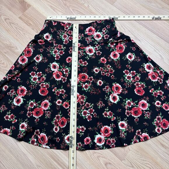 Women’s Skirt Black Red Floral PXL Pull On Stretchy Flowy Feminine Romantic - Picture 3 of 6
